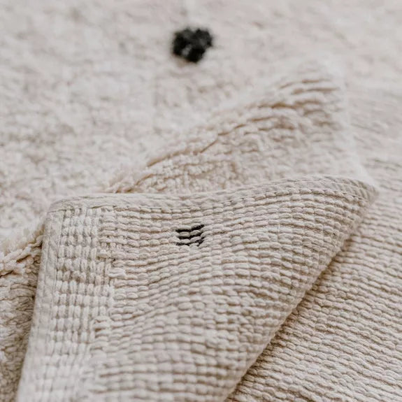 Grand Tapis Tissé à Pois en Coton – Douceur et Style au Sol